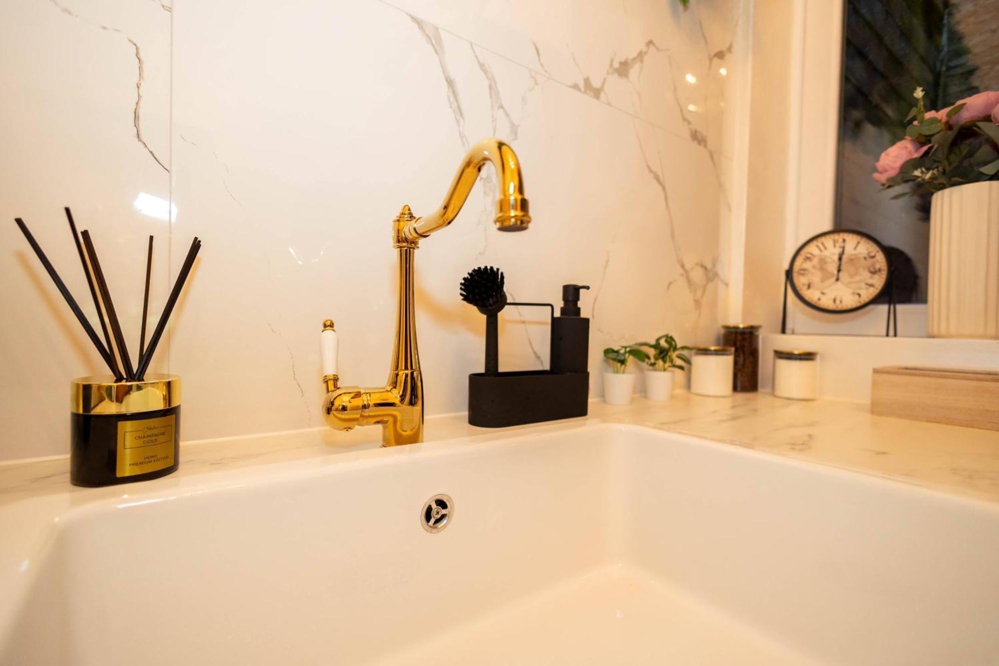 New, Stylish And Spacious Apartment 布拉迪斯拉发 外观 照片