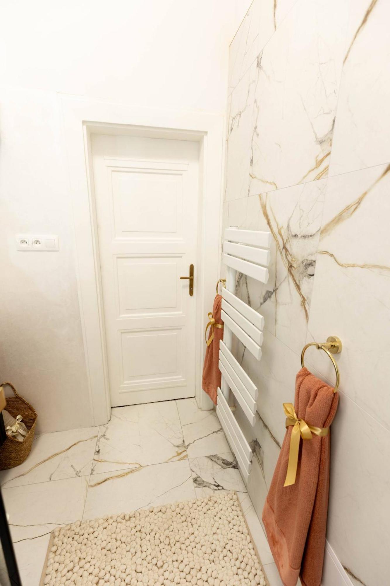 New, Stylish And Spacious Apartment 布拉迪斯拉发 外观 照片